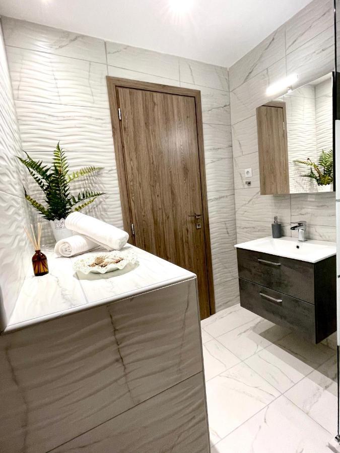 Emerald Luxury Apartments - Ath Airport Spáta Екстериор снимка