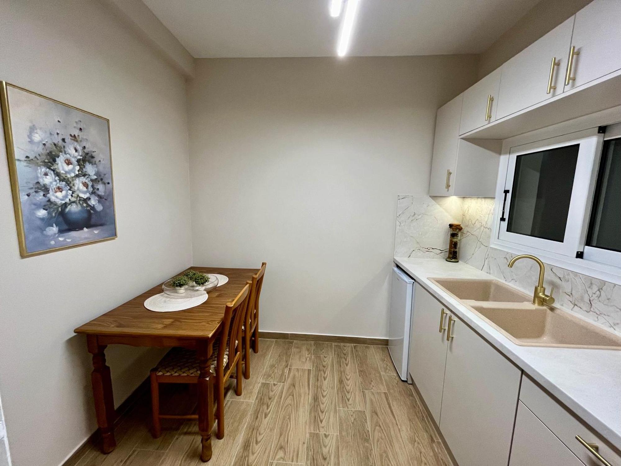 Emerald Luxury Apartments - Ath Airport Spáta Екстериор снимка
