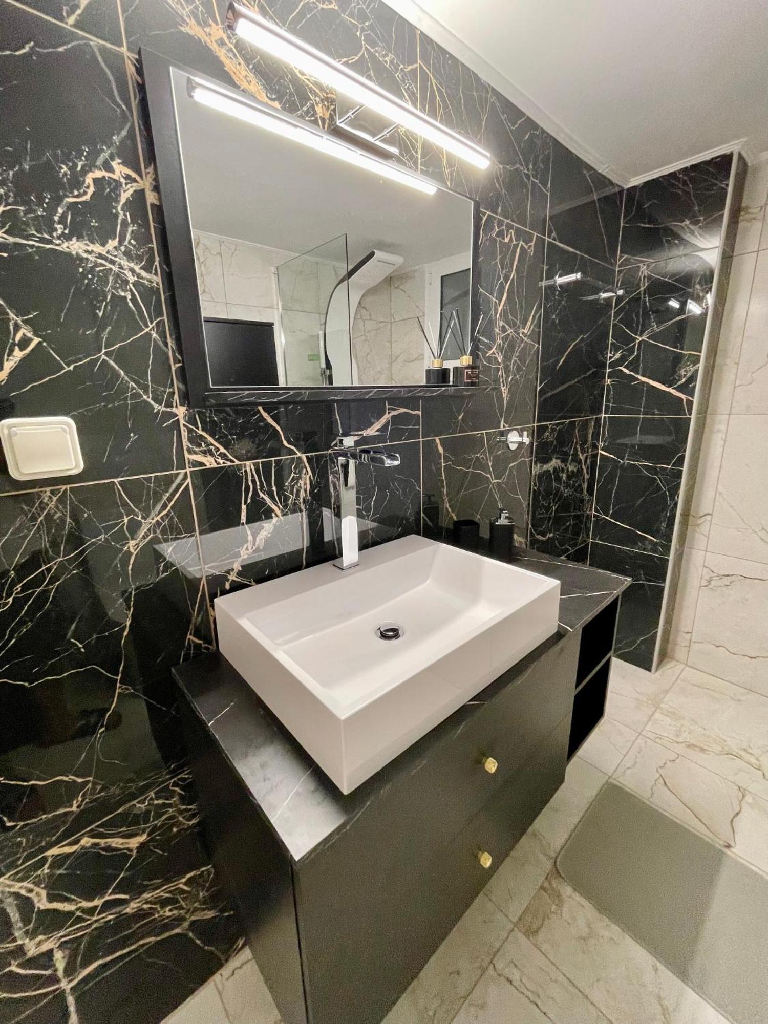 Emerald Luxury Apartments - Ath Airport Spáta Екстериор снимка