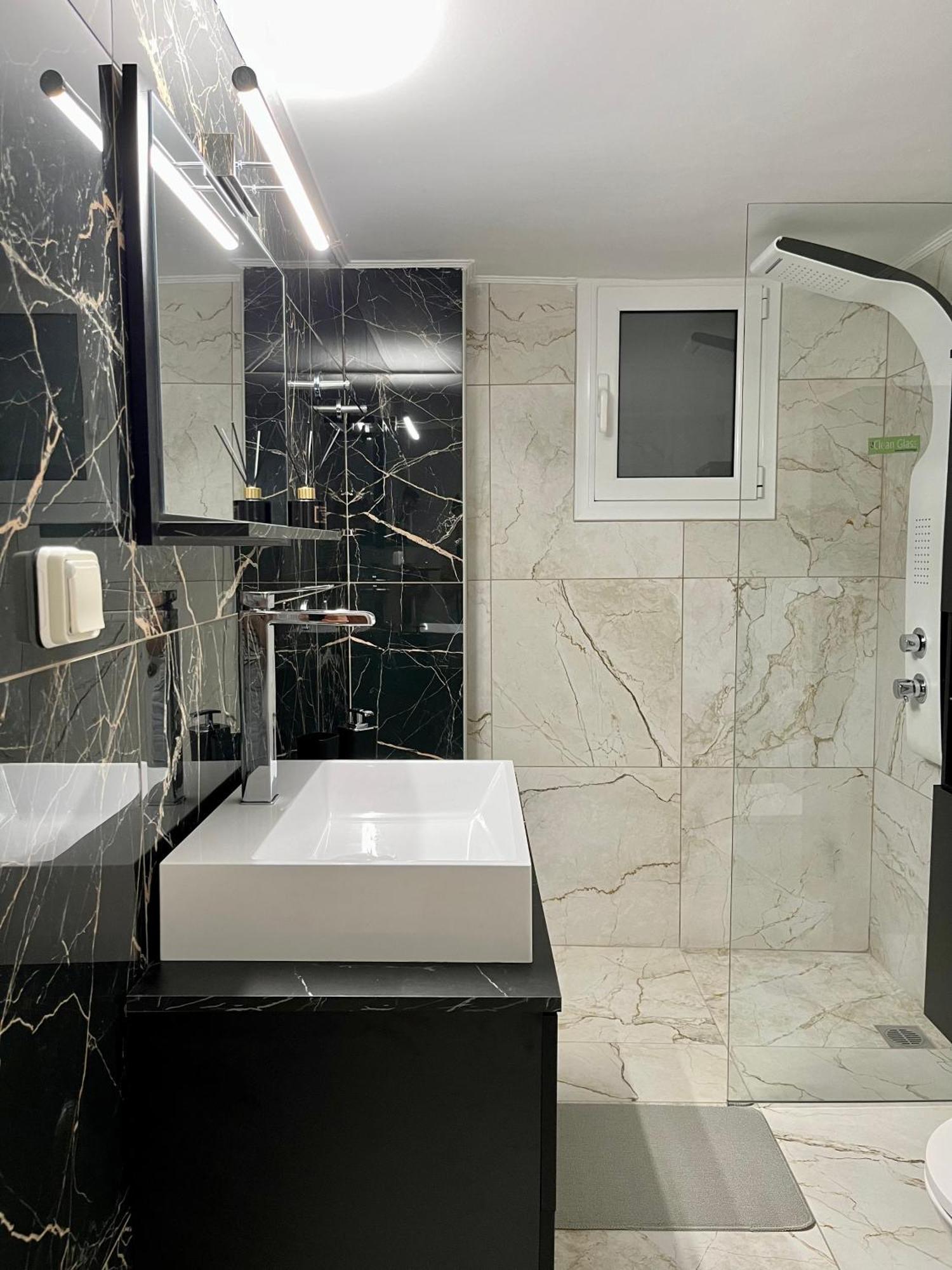 Emerald Luxury Apartments - Ath Airport Spáta Екстериор снимка